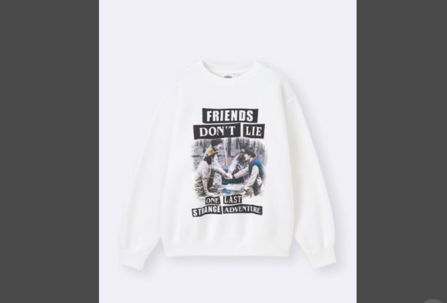 ヘビーウェイトスウェットプルオーバー ストレンジャー・シングス 未知の世界」（税込 2990円）（　Stranger Things TM／（C）Netflix． Used with permission．）