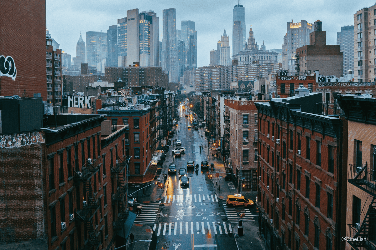 『プラダを着た悪魔』ロケ地ガイド｜NY・パリの撮影地、見れる場所、聖地巡礼のコツ